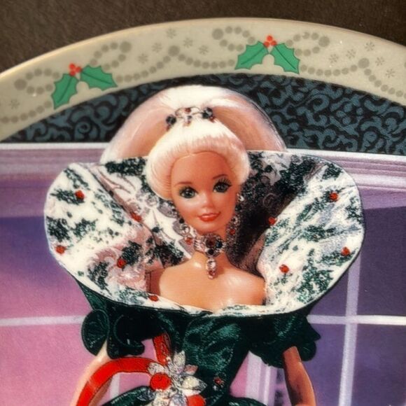 Vintage Happy Holiday Barbie Plate 1995 Limited Edition Collectors Plate #3122 - Picture 6 of 9